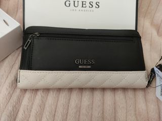 Cartera Guess Negra y Blanca