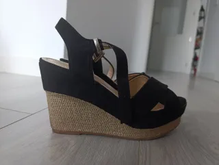 Sandalias de cuña Marypaz negras talla 37.