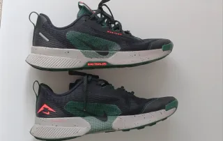 Zapatilla Nike Juniper 3 Trail Negra/Verde.