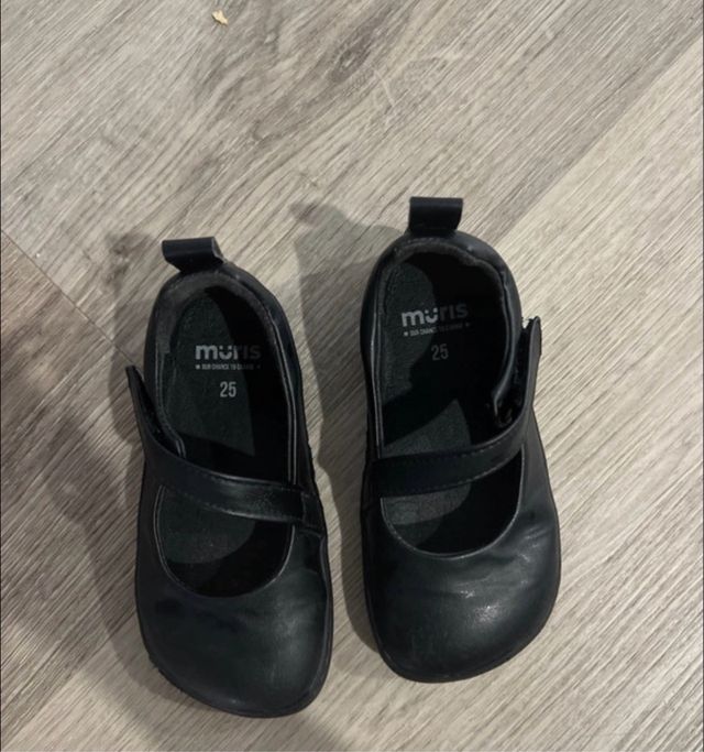 Sapatos pretos Muris Brand tam. 25