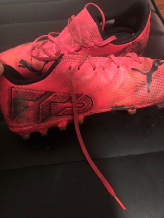 Botas de fútbol Puma F50 rosas