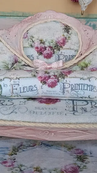 Divano miniatura per casa delle bambole