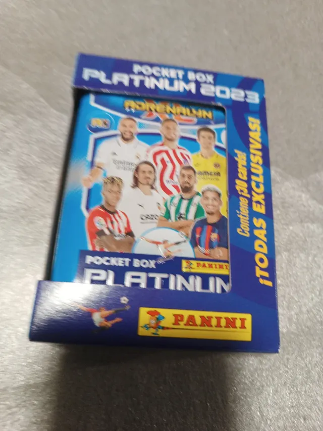 Caja Pocket Platinum Adrenalyn XL 2022-2023