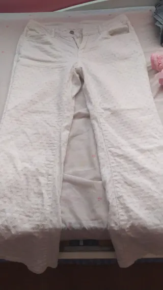 Pantalón blanco con textura