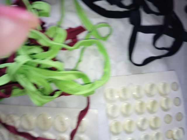 Set di pigiami con bottoni e bavaglini