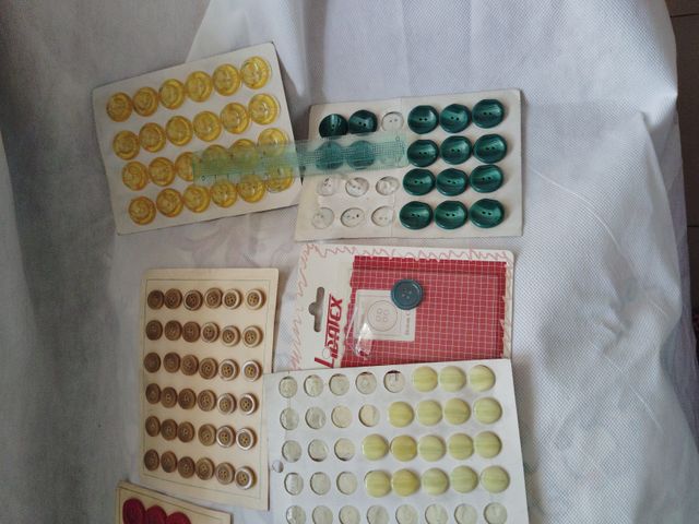 Set di pigiami con bottoni e bavaglini