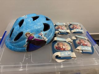 Casco y protecciones Frozen