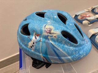 Casco y protecciones Frozen