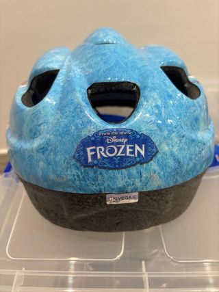 Casco y protecciones Frozen