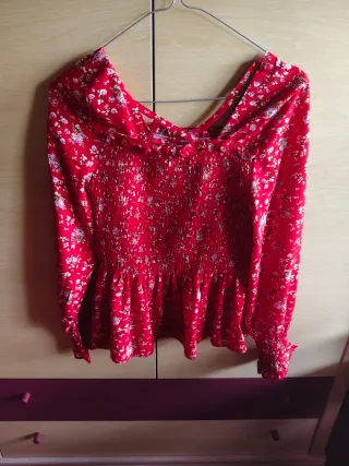 Blusa roja flores