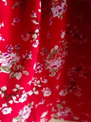 Blusa roja flores