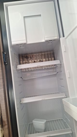 Nevera THETFORD N3141 Trivalente Caravana