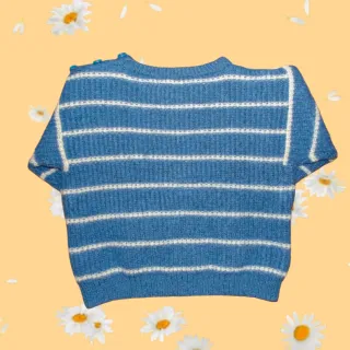 Jersey azul con rayas blancas hecho a mano