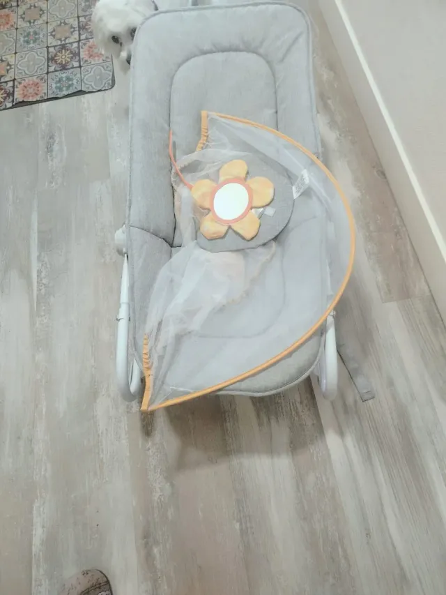 Hamaca bebé gris y naranja