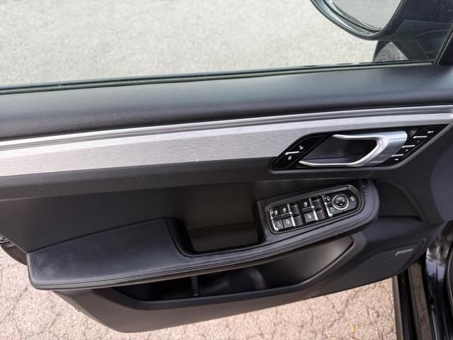 Porsche Macan Turbo Performance Package 324 kW (440 CV)