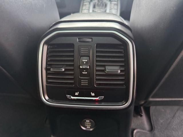 Porsche Macan Turbo Performance Package 324 kW (440 CV)