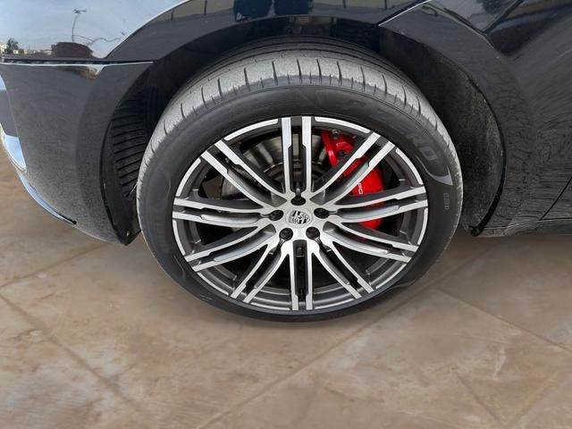 Porsche Macan Turbo Performance Package 324 kW (440 CV)