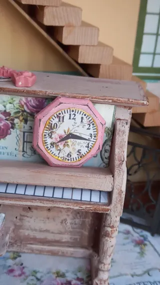 Miniatura orologio da parete rosa