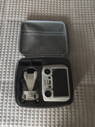 Dron DJI Mini 3 con mando pantalla