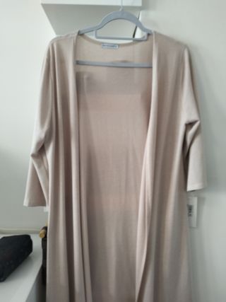 Chaqueta de punto beige con etiquetas larga