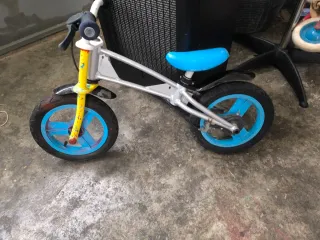 Bicicleta de equilibrio infantil