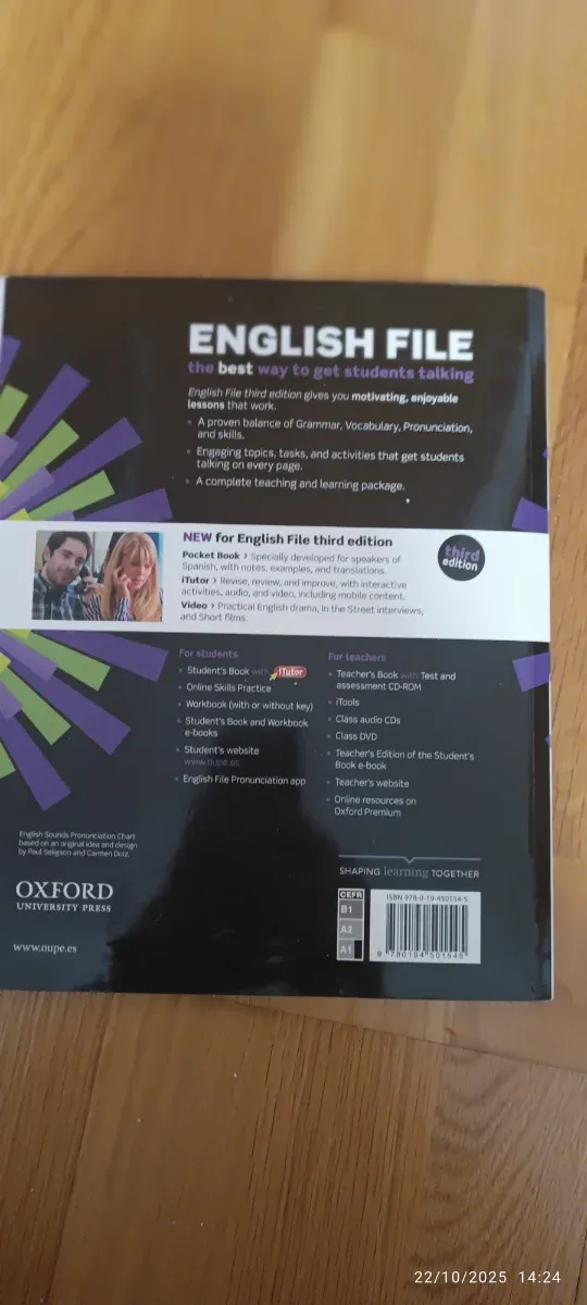 English File 3rd Edition Beginner Student's Boo...