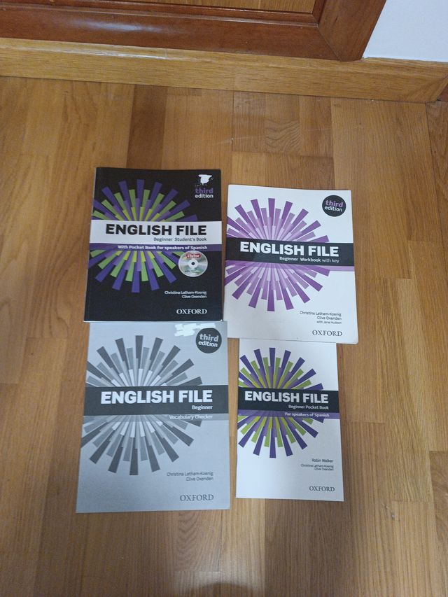 English File 3rd Edition Beginner Student's Boo...