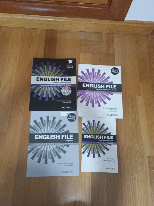 English File 3rd Edition Beginner Student's Boo...