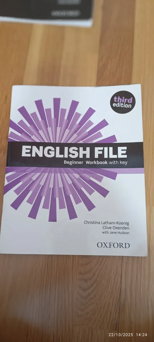 English File 3rd Edition Beginner Student's Boo...