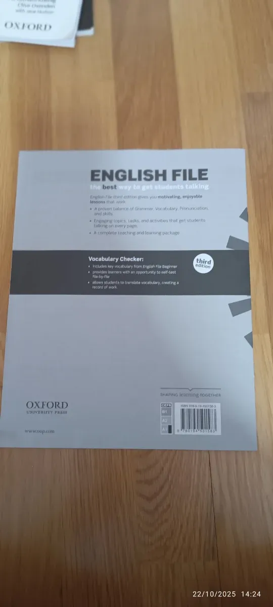 English File 3rd Edition Beginner Student's Boo...