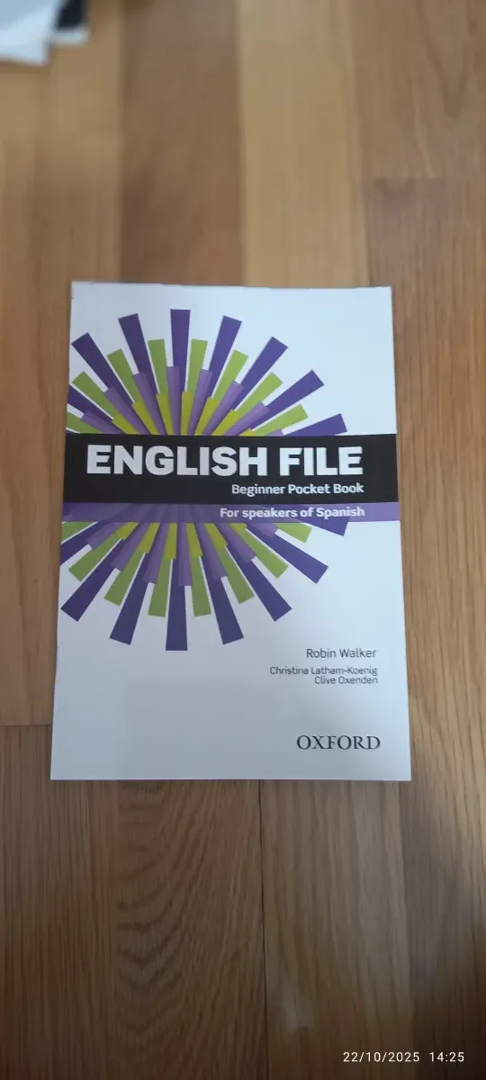 English File 3rd Edition Beginner Student's Boo...