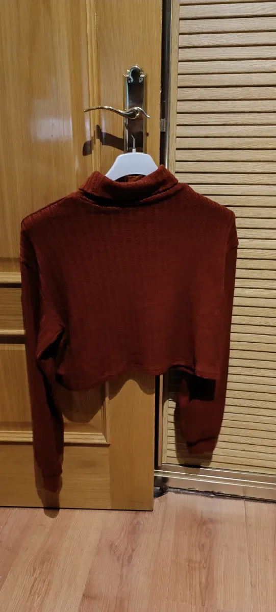 Jersey Shein marrón cuello alto