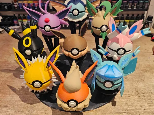 Pokébola decorativa con forma de Pokémon