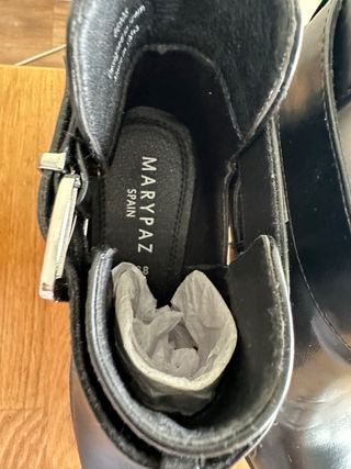 Botines negros con hebilla