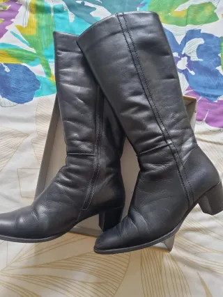 Botas altas de cuero negras