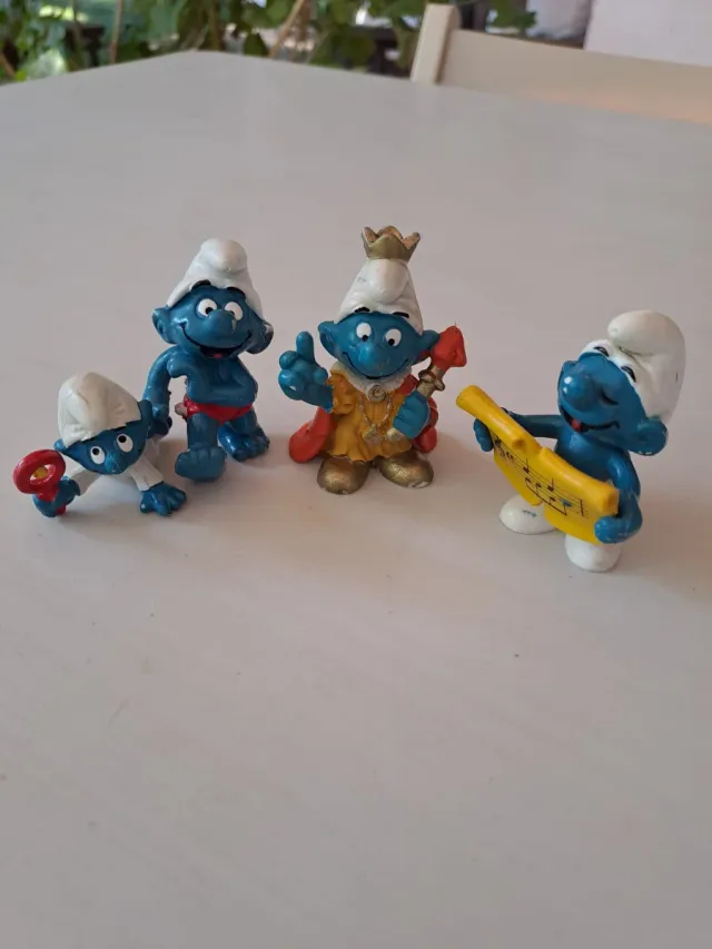  4 Pitufos Año 82 .Lote 6