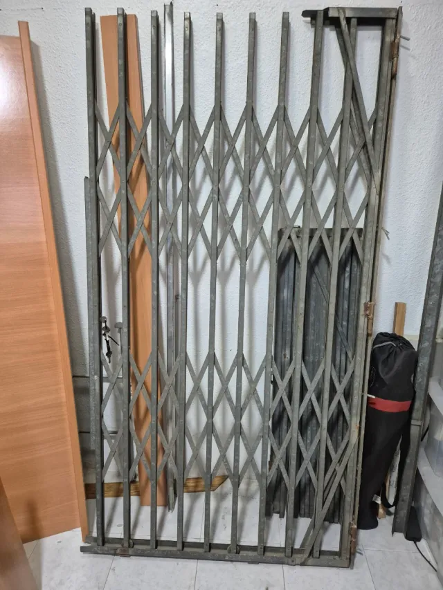 Verja hierro plegable 1.98 x 1.06 con cerradura