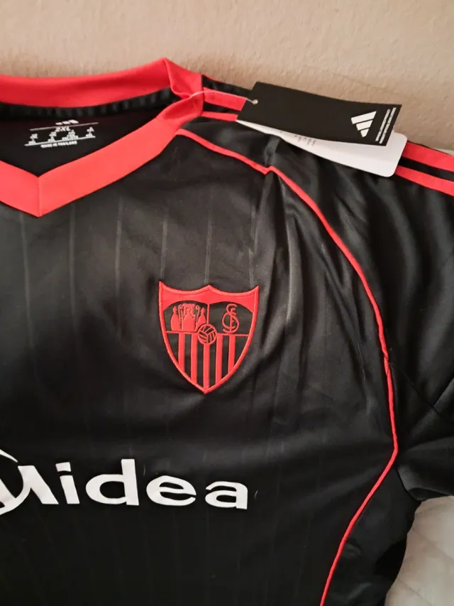 Camiseta de fútbol Adidas Negra y Roja