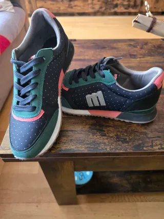 Zapatillas Mustang negro y verde