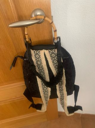 Mochila Desigual negra con lentejuelas