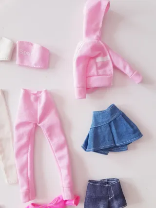 Set di abbigliamento per bambole Barbie