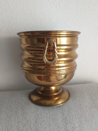 Macetero antiguo metal bronce con asas