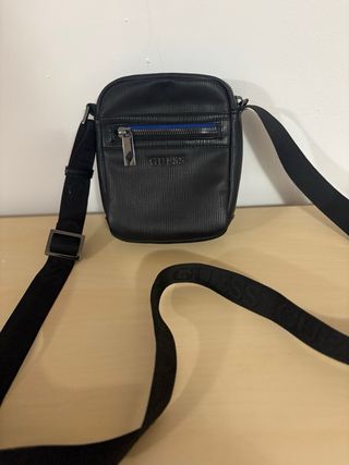 Bandolera Guess Negra