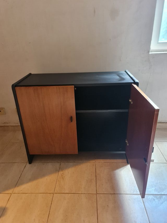 Armadio a muro con ripiano