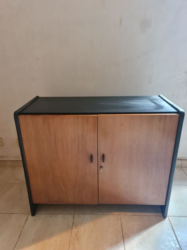 Armadio a muro con ripiano