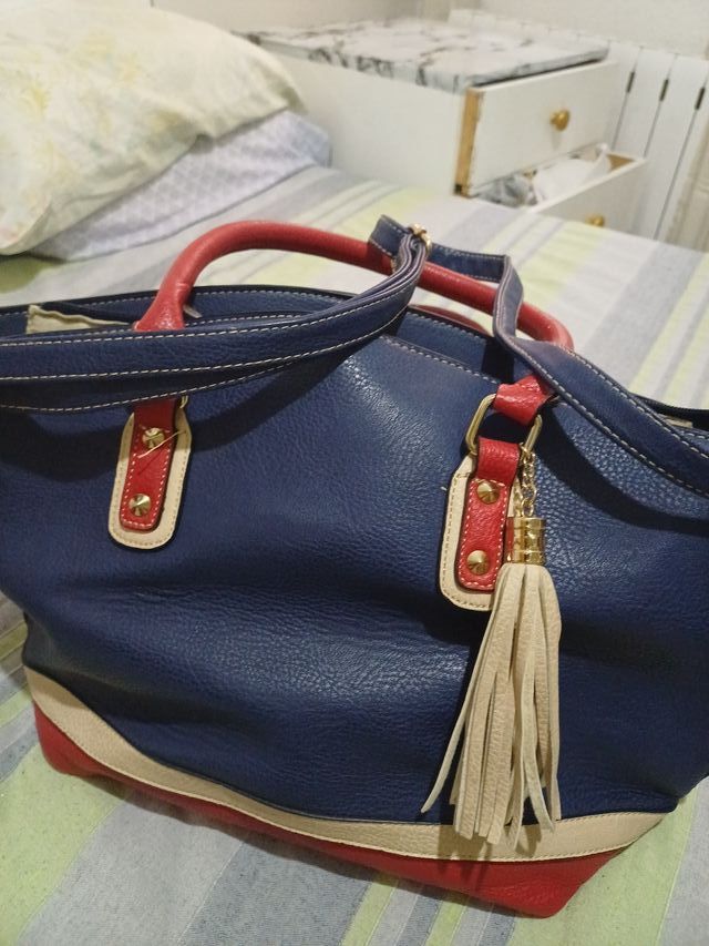 Bolso azul y rojo