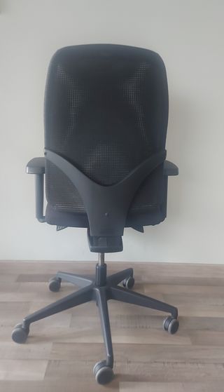 Silla ergonómica Interstuhl negra