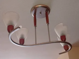 Lámpara de salón de cristal, metal y madera