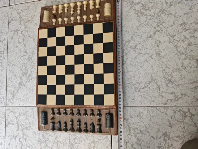 Antiguo Ajedrez de viaje marca Perma