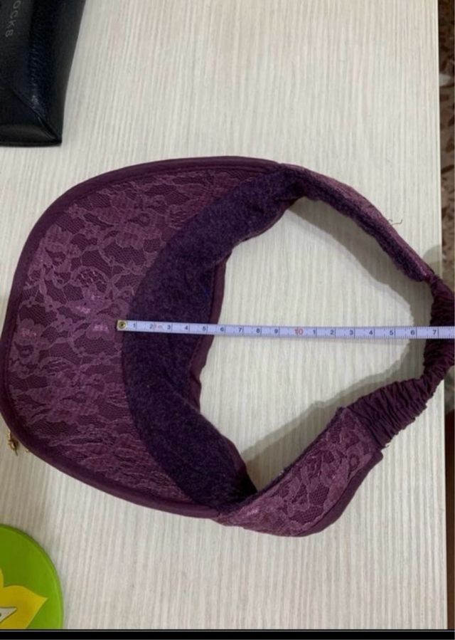 Visera de encaje morado